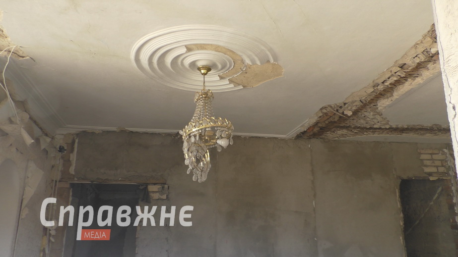 Без вікон, частини стін та даху – такий вигляд має у понеділок, 22 вересня, будинок пана Валерія