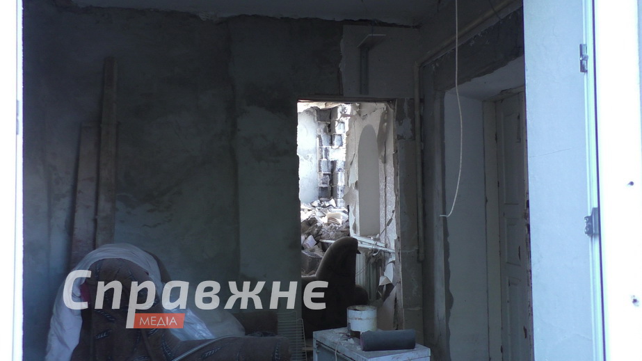 Без вікон, частини стін та даху – такий вигляд має у понеділок, 22 вересня, будинок пана Валерія