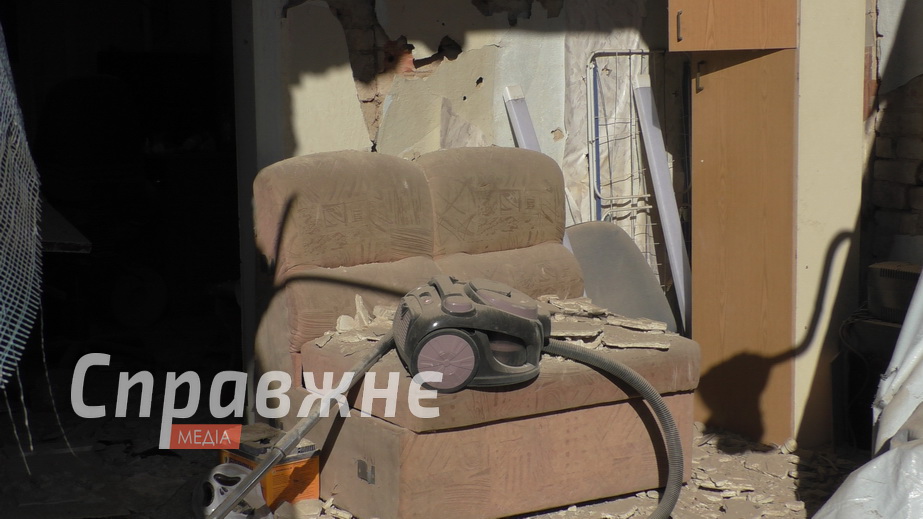 Без вікон, частини стін та даху – такий вигляд має у понеділок, 22 вересня, будинок пана Валерія