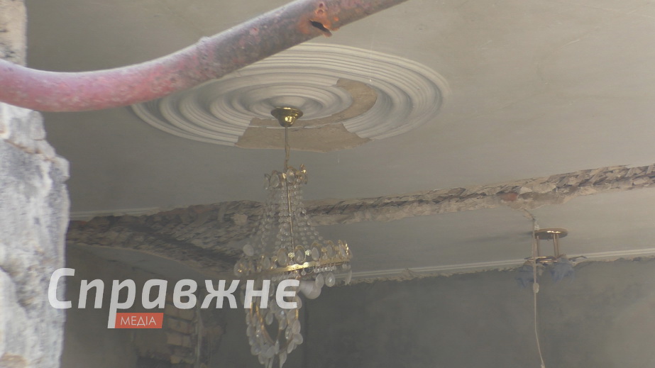 Без вікон, частини стін та даху – такий вигляд має у понеділок, 22 вересня, будинок пана Валерія
