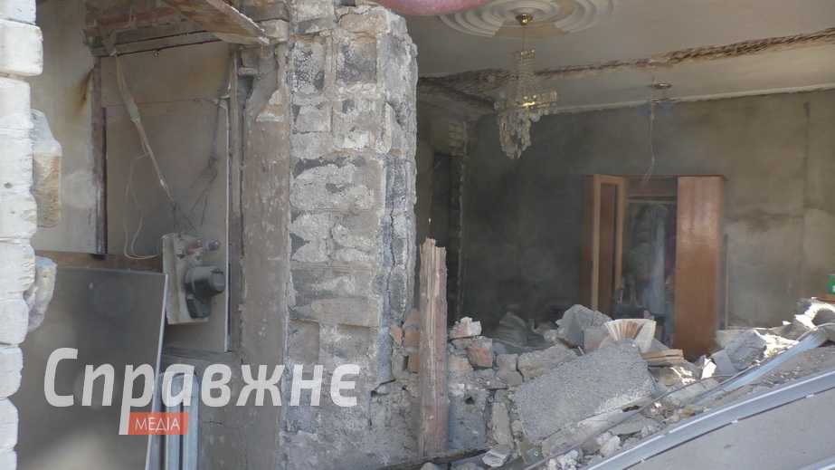 Без вікон, частини стін та даху – такий вигляд має у понеділок, 22 вересня, будинок пана Валерія