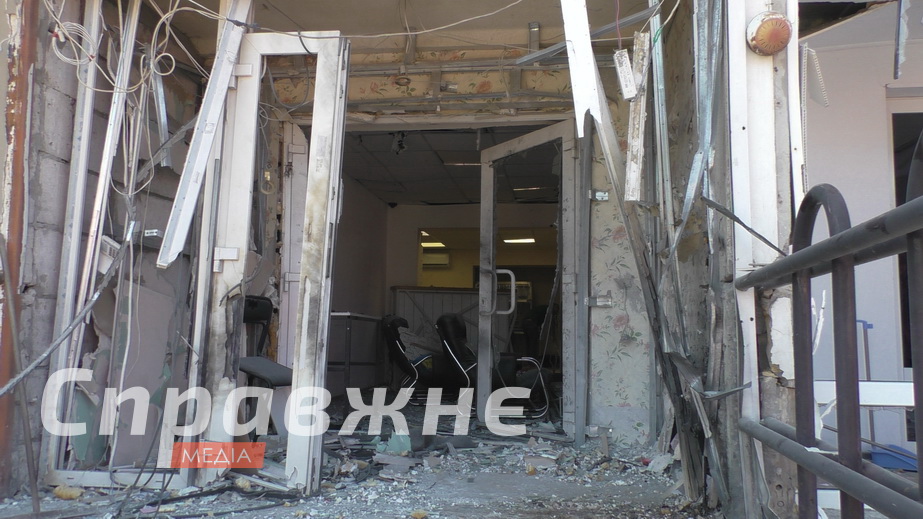 Российский FPV-дрон атаковал многоэтажку в Запорожье