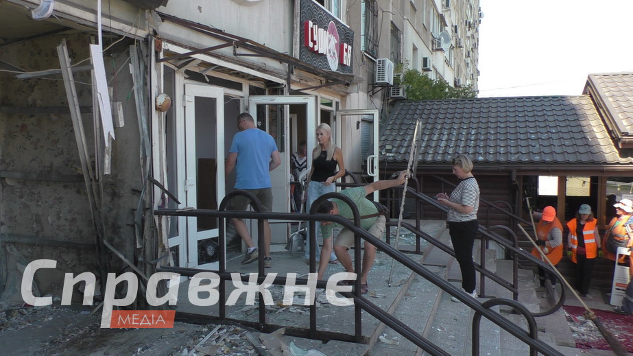 Российский FPV-дрон атаковал многоэтажку в Запорожье