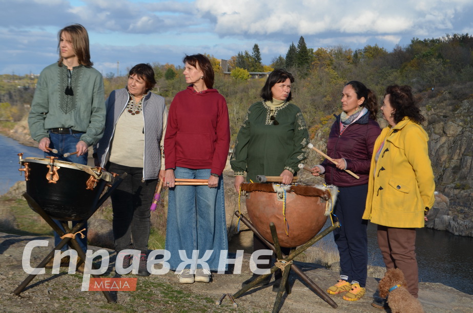 Традицію, яка налічує кілька сотень років, відродили у Запоріжжі  Посвячення в довбиші на Вирві