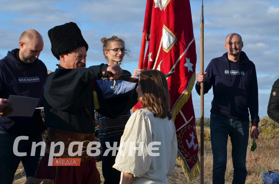 Традицію, яка налічує кілька сотень років, відродили у Запоріжжі  Посвячення в довбиші на Вирві