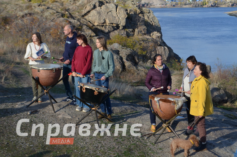 Традицію, яка налічує кілька сотень років, відродили у Запоріжжі  Посвячення в довбиші на Вирві