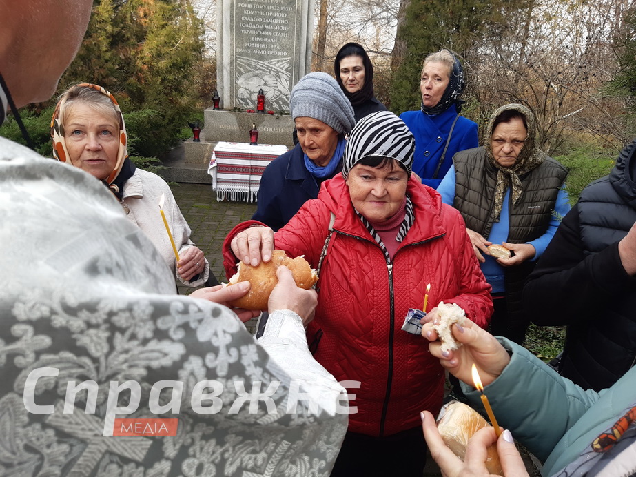 Как в Запорожье поминают заморенных голодом