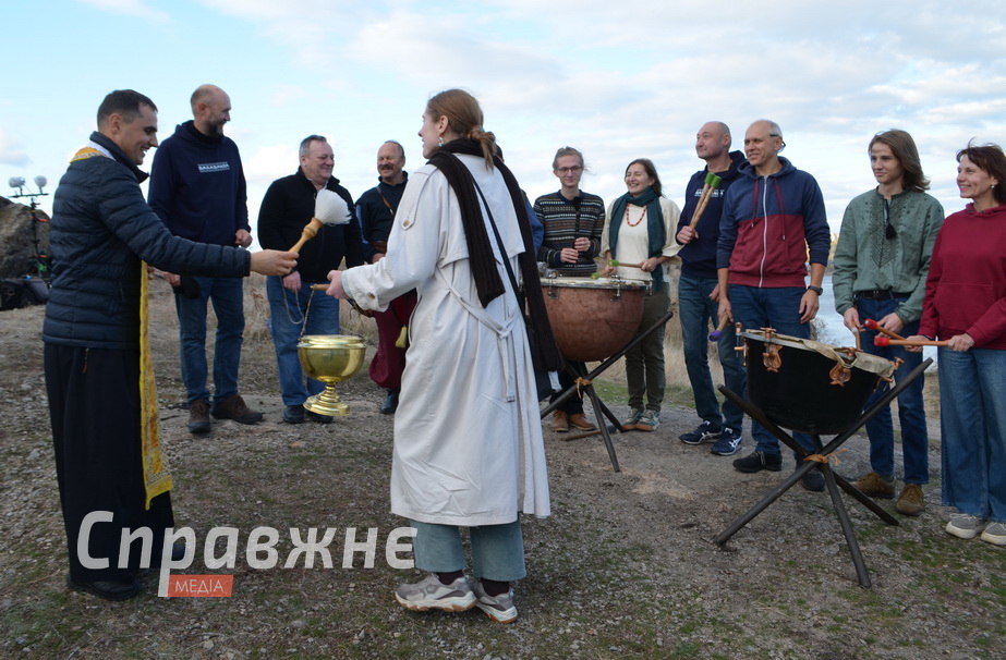 Після розігнання Січі посада довбиша надовго канула в небуття. Відроджуватися почала тільки зараз Посвята в довбиші в Запоріжжі