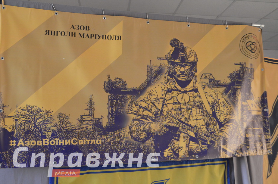 Более 200 портретов – более 200 историй. Их собрала мать павшего в Мариуполе Владислава "Вектора" Литвиненко Вера В Запорожье открыли экспозицию с историями павших защитников Мариуполя