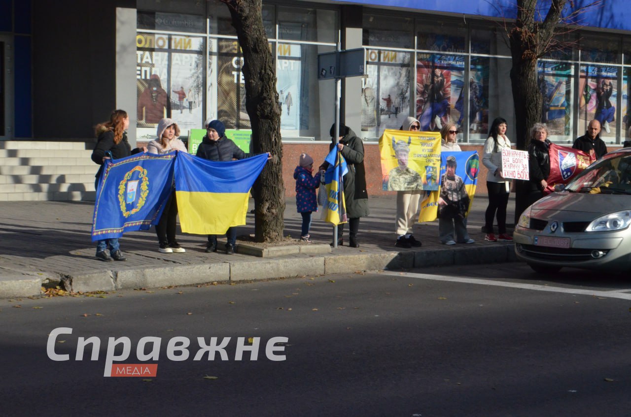 На акциях-напоминаниях в Запорожье стало больше семей без вести пропавших, - организатор Очередная акция "Не молчи – плен убивает!" состоялась в Запорожье в субботу, 15 ноября