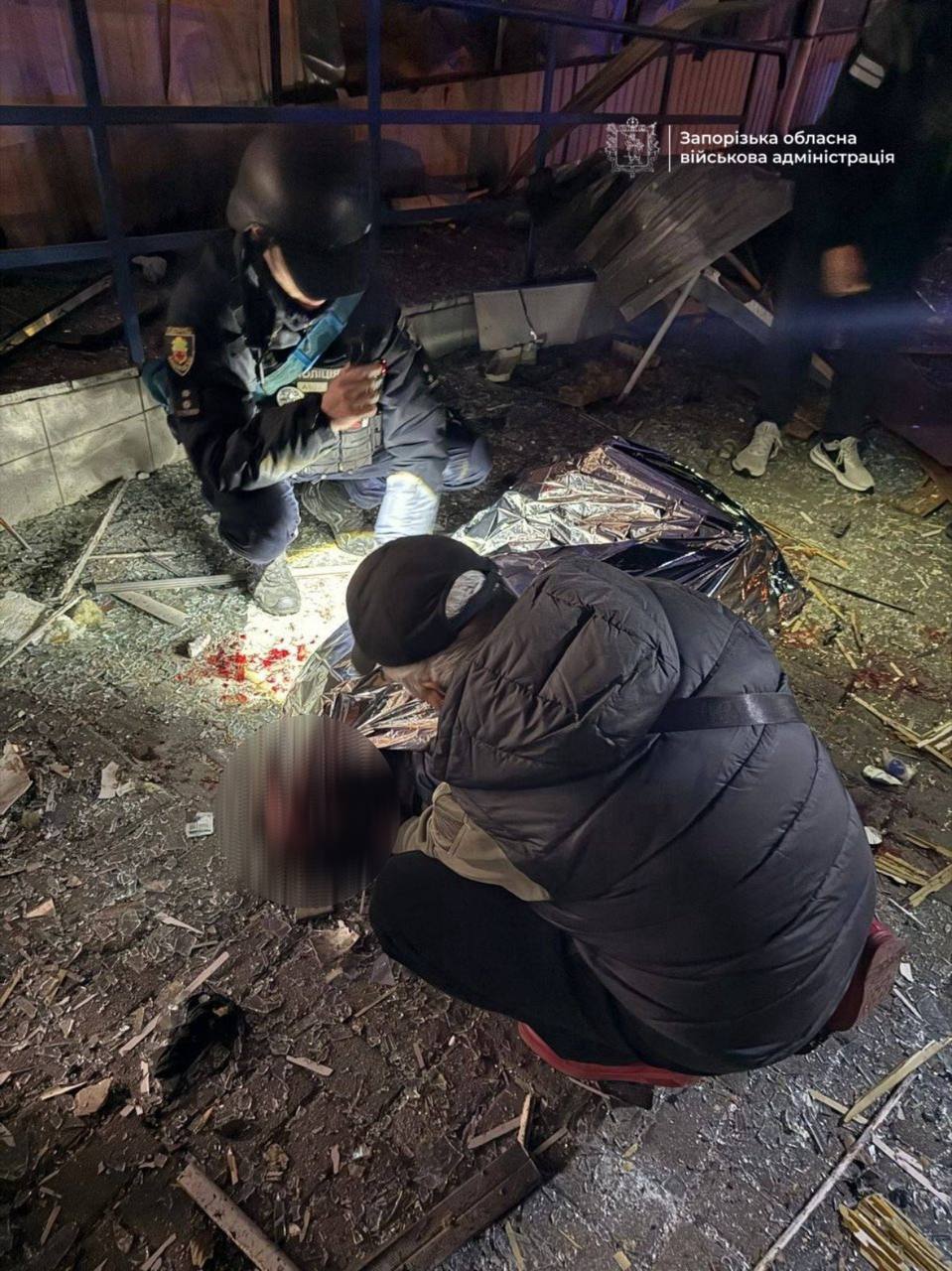 В результате атаки пострадали по меньшей мере пять человек Ворог вдарив БпЛА по супермаркету в спальному районі Запоріжжя