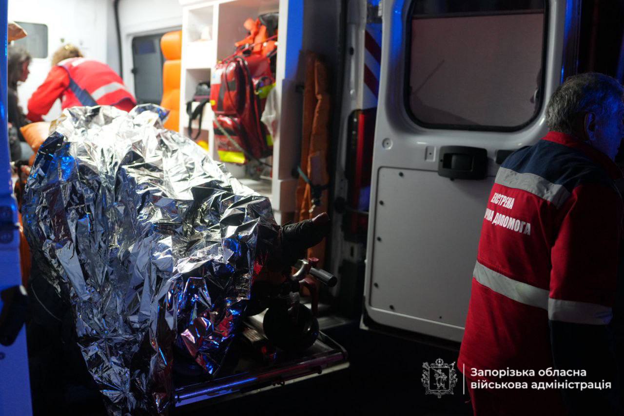 В результате атаки пострадали по меньшей мере пять человек Ворог вдарив БпЛА по супермаркету в спальному районі Запоріжжя