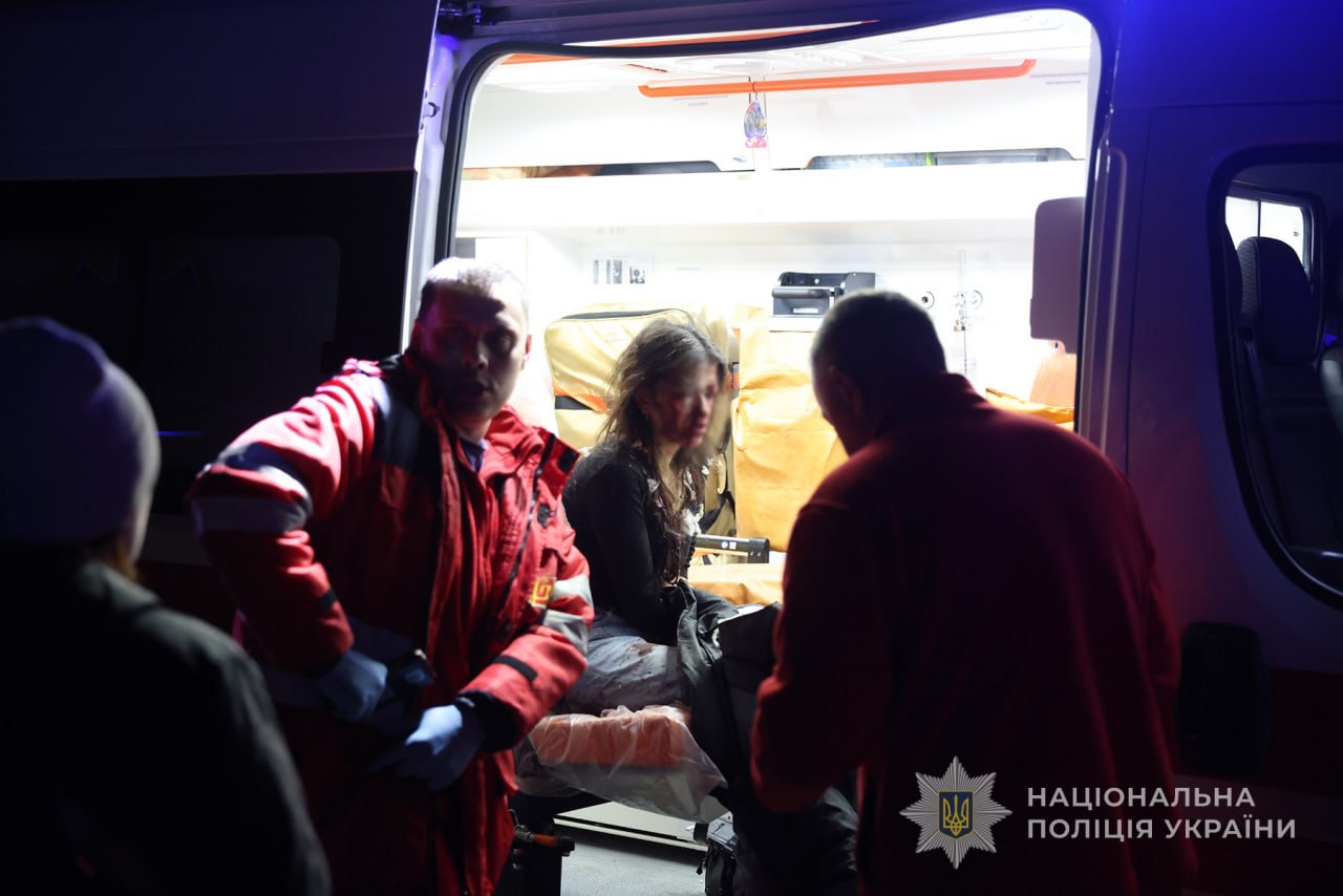 В результате атаки пострадали по меньшей мере пять человек Ворог вдарив БпЛА по супермаркету в спальному районі Запоріжжя