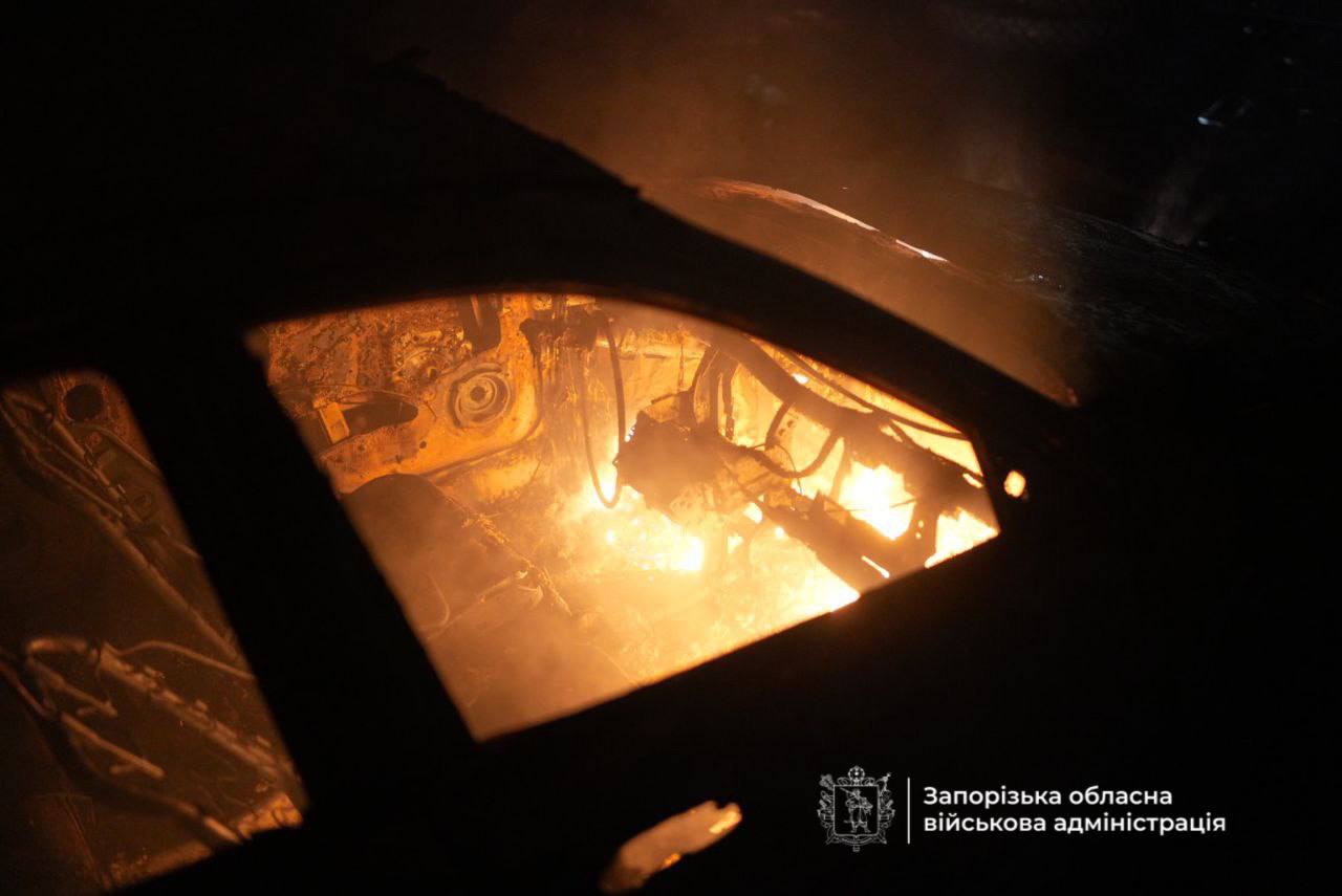 Після атаки зайнялися пожежі Ворог атакував Запоріжжя