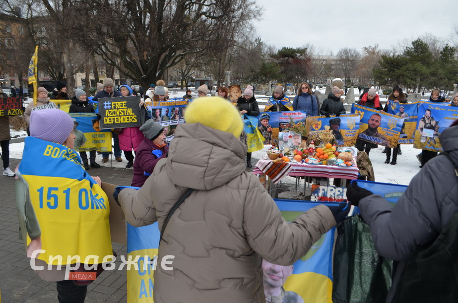 Праздники проходят – плен продолжается: стол для тех, кого ждут, накрыли в Запорожье