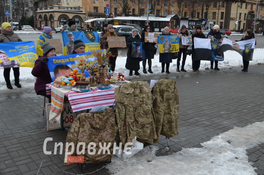 Праздники проходят – плен продолжается: стол для тех, кого ждут, накрыли в Запорожье