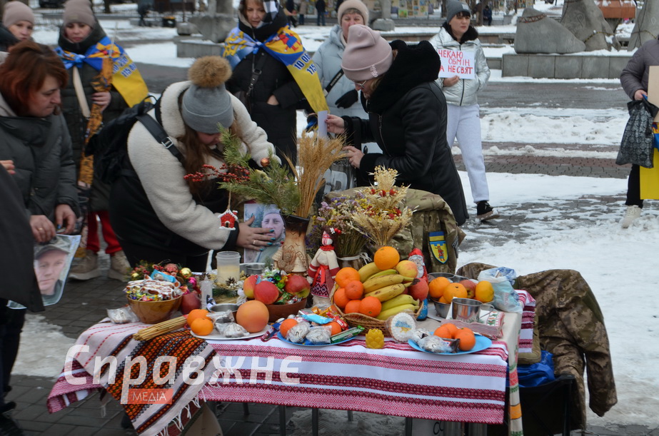 Праздники проходят – плен продолжается: стол для тех, кого ждут, накрыли в Запорожье
