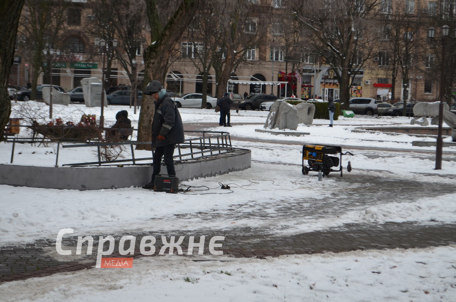 Громадська вбиральня на майдані Митців