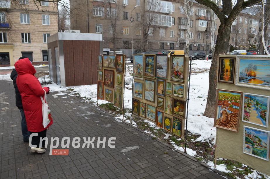 Громадська вбиральня на майдані Митців