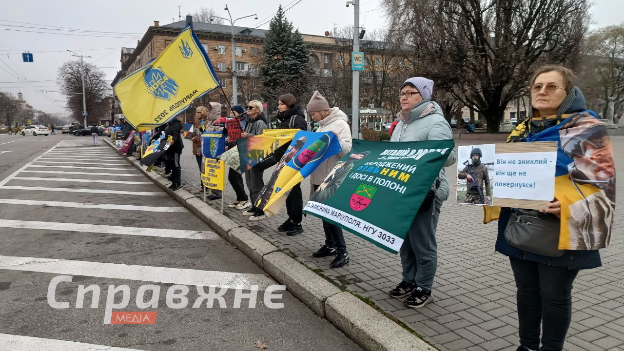 На акции-напоминания о пленниках в Запорожье