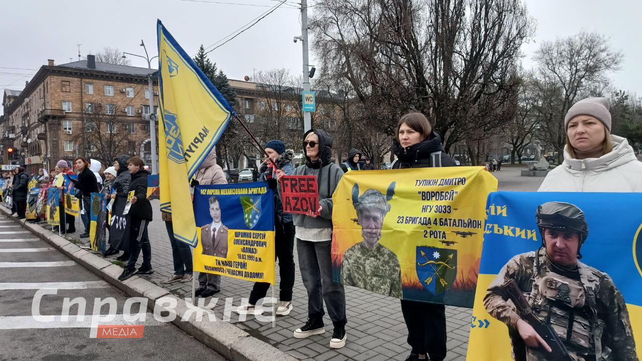 На акции-напоминания о пленниках в Запорожье