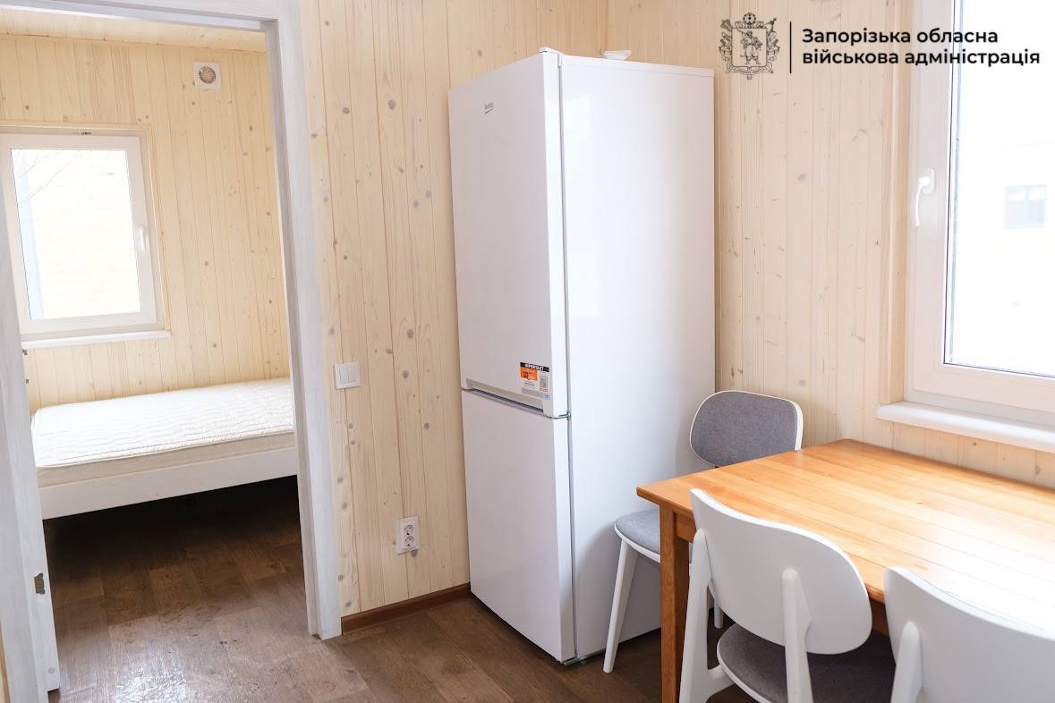 У Запоріжжі добігає кінця облаштування житлового простору для внутрішньо переміщених осіб 23 будинки встановили для ВПО в Запоріжжі: вид зовні та зсередини