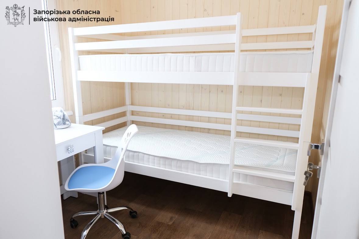 У Запоріжжі добігає кінця облаштування житлового простору для внутрішньо переміщених осіб 23 будинки встановили для ВПО в Запоріжжі: вид зовні та зсередини