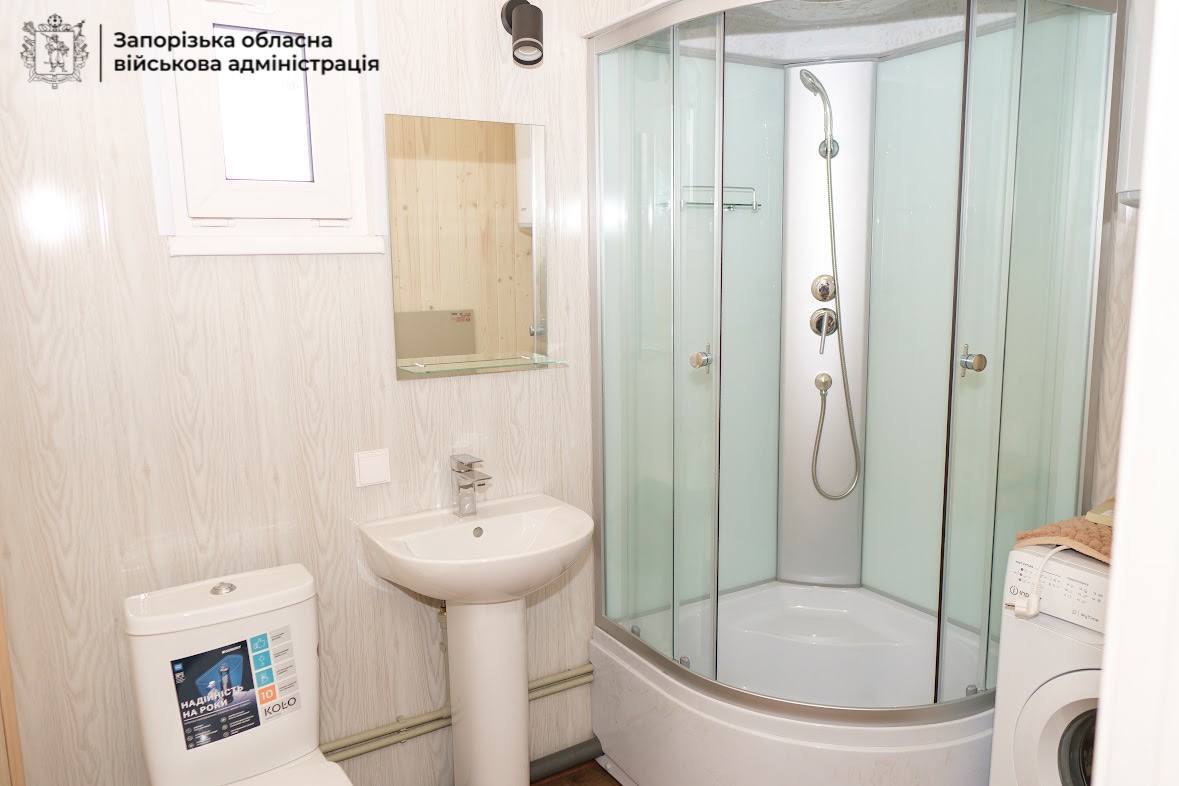 Модульный городок для переселенцев в Запорожье готов на 70% 23 дома установили для ВПЛ в Запорожье: вид снаружи и изнутри