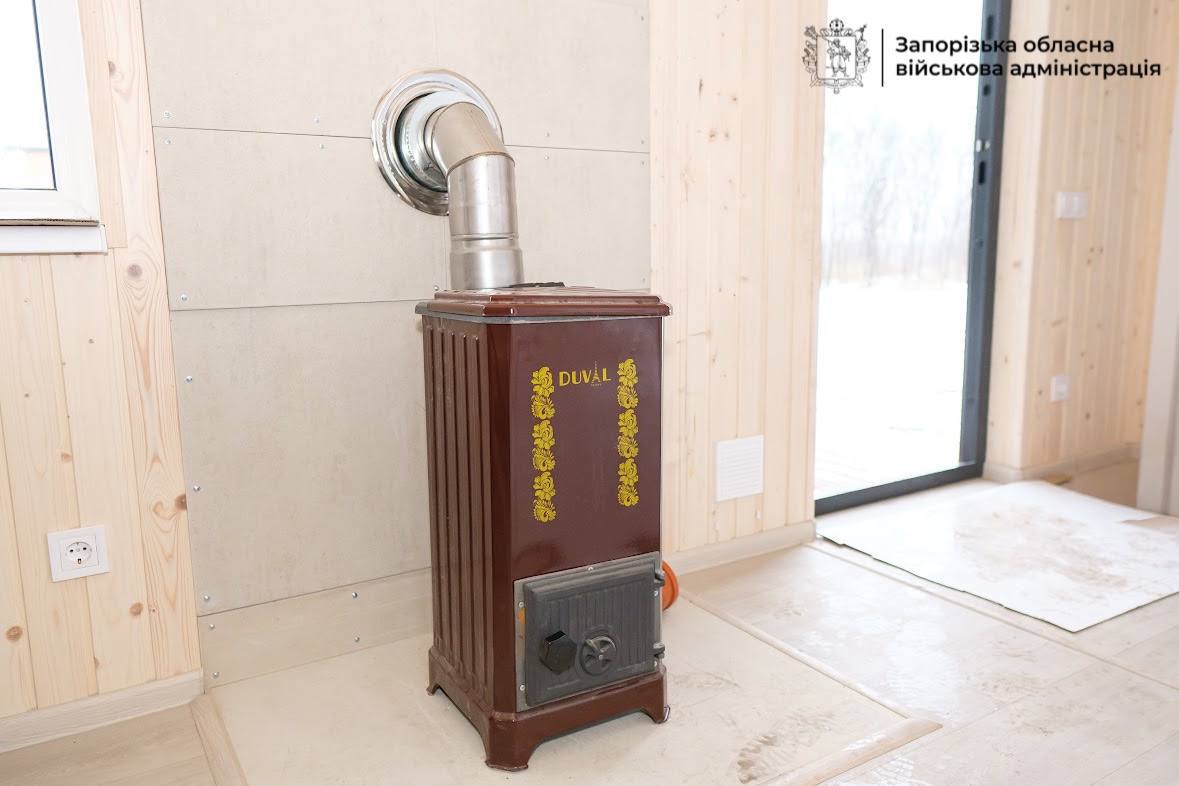 Модульный городок для переселенцев в Запорожье готов на 70% 23 дома установили для ВПЛ в Запорожье: вид снаружи и изнутри