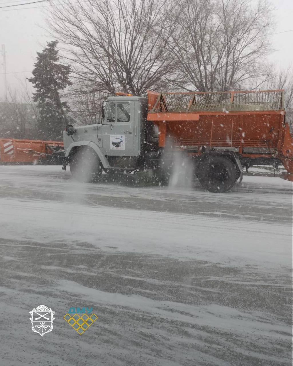 На снігоборотьбу в Запоріжжі вивели понад 40 спецмашин