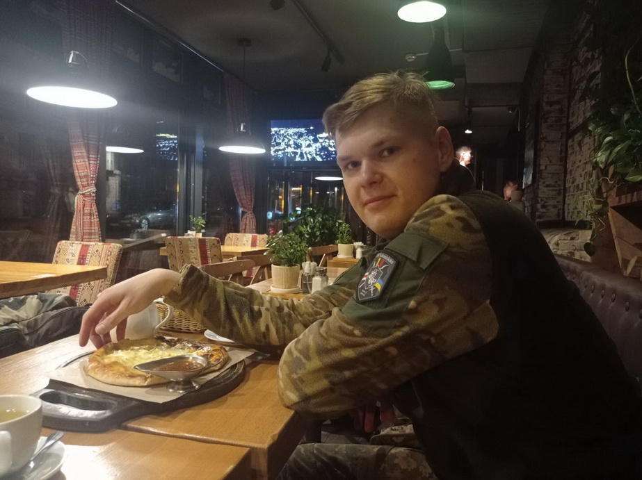 Альбертас у кав'ярні