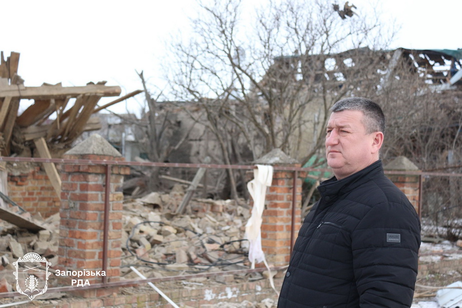 Люди сиділи ніч в укритті – кадри з Комишувахи після бомбування