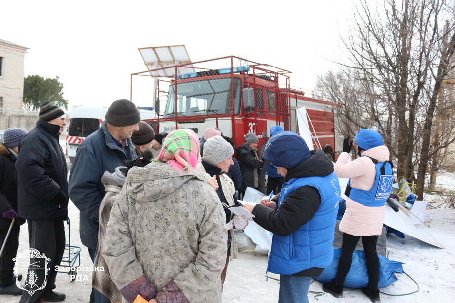 Люди сиділи ніч в укритті – кадри з Комишувахи після бомбування