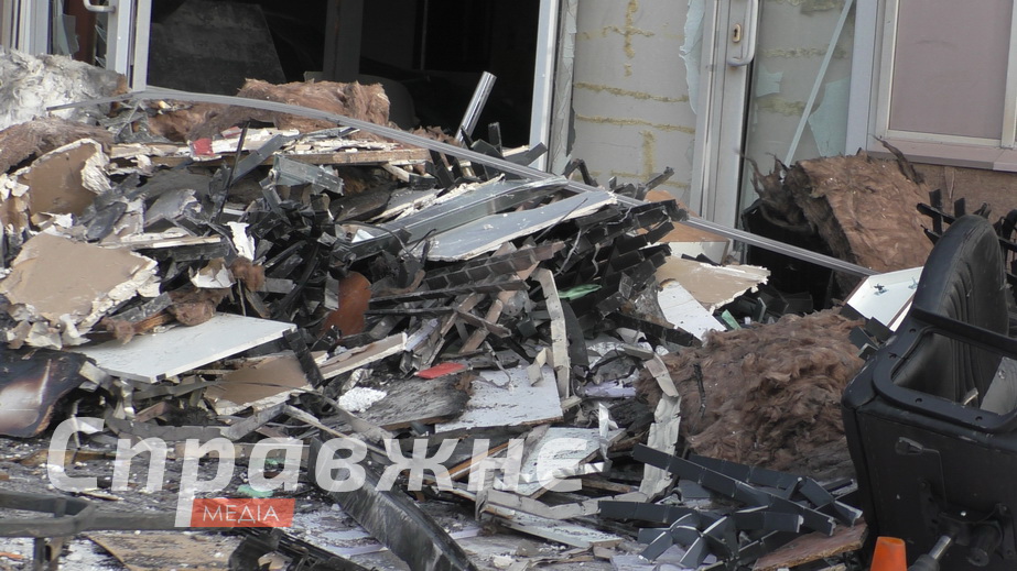 Наслідки удару по торогово-офісному центру