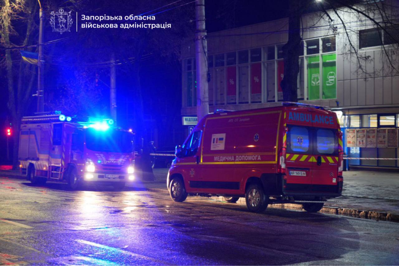 Россияне ударили по ТЦ в Запорожье