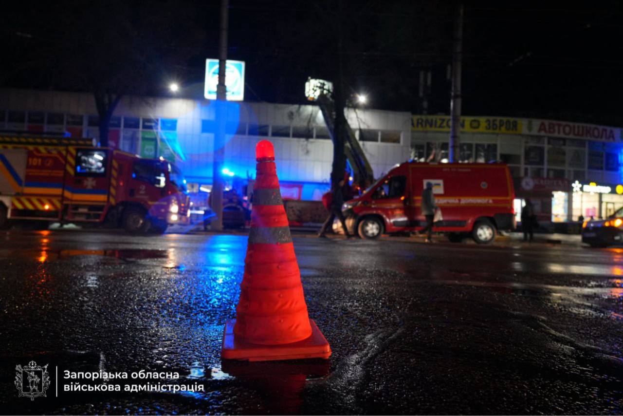 Россияне ударили по ТЦ в Запорожье