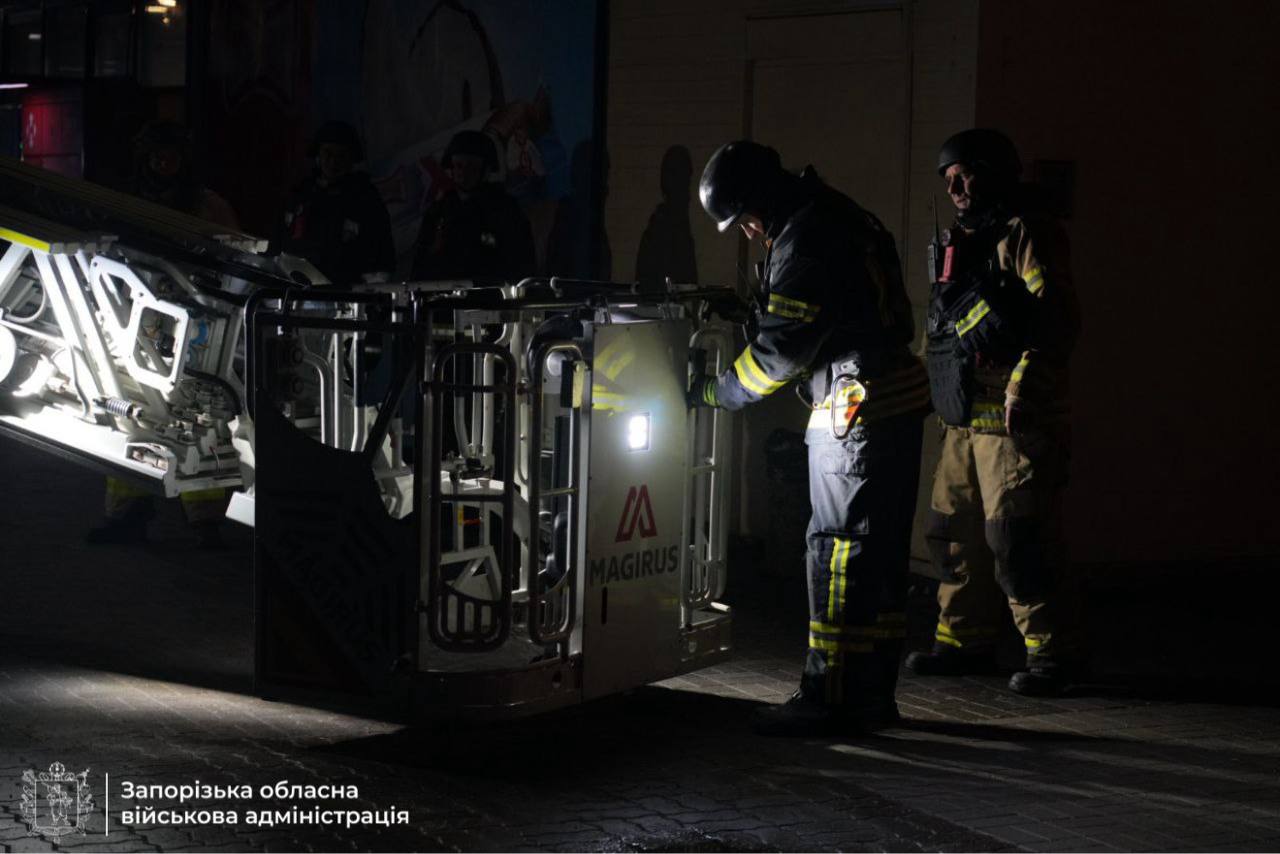 Россияне ударили по ТЦ в Запорожье