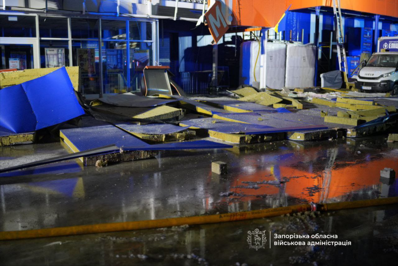 Ворог влучив в автостоянку біля одного із місцевих "Епіцентрів"