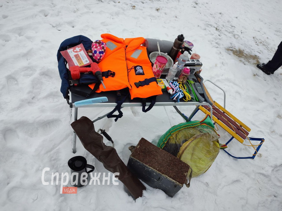 Спасатели вышли на лед в Запорожье