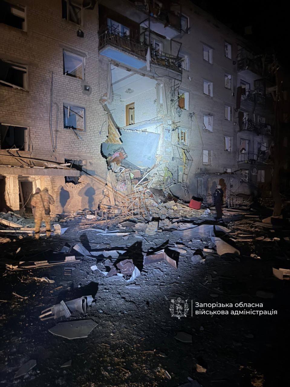 У селищі Комишуваха Запорізького району зросла кількість поранених внаслідок ворожого бомбування Окупанти завдали чотирьох ударів по селищу, пошкодивши будинки