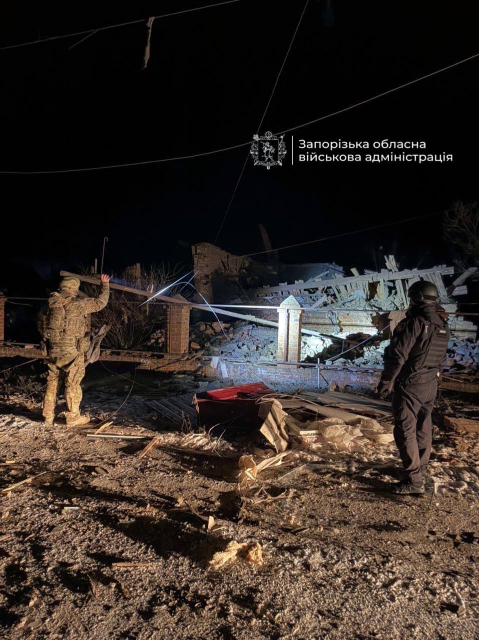 В поселке Камышеваха Запорожского района возросло количество раненых в результате вражеской бомбардировки Оккупанты нанесли четыре удара по поселку, повредив дома