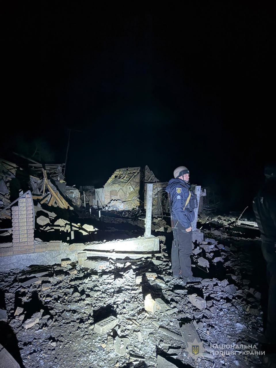 В поселке Камышеваха Запорожского района оккупанты попали в жилые дома. РФ розтрощила фугасними бомбами п’ятиповерхівку в Запорізькому районі