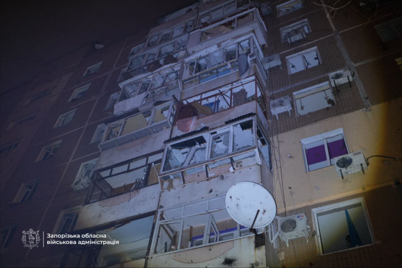 У Запоріжжі – "приліт" у двір багатоповерхівки: що відомо про наслідки