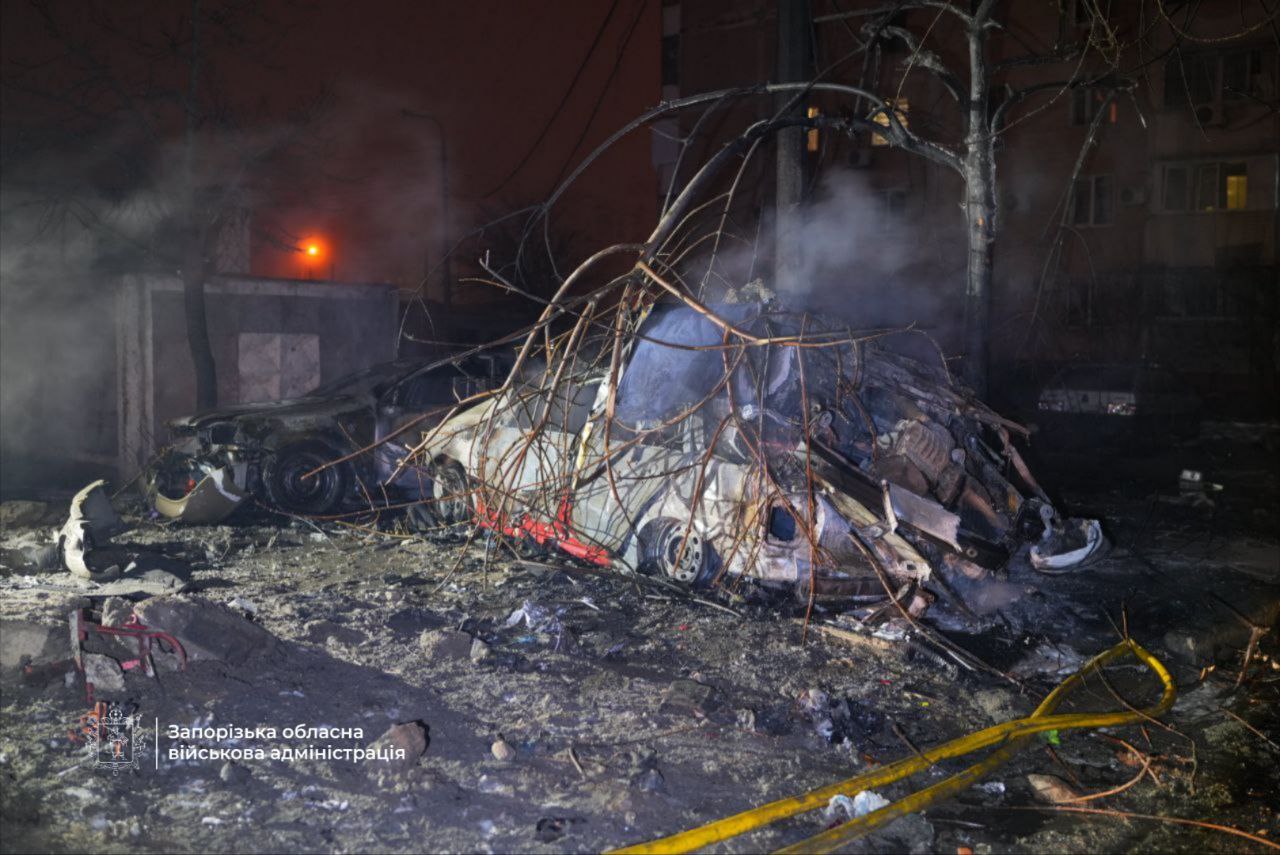 У Запоріжжі – "приліт" у двір багатоповерхівки: що відомо про наслідки