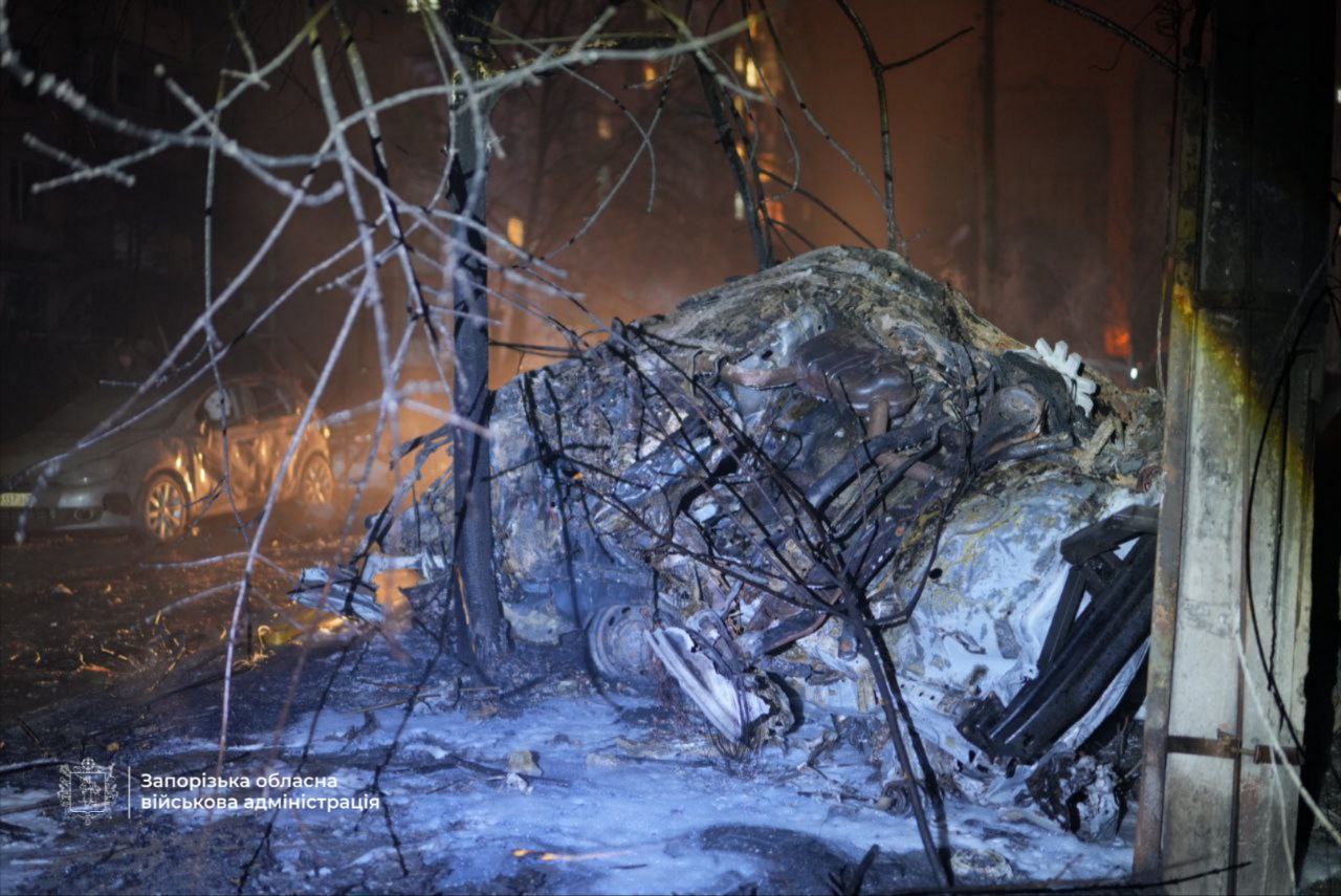 У Запоріжжі – "приліт" у двір багатоповерхівки: що відомо про наслідки