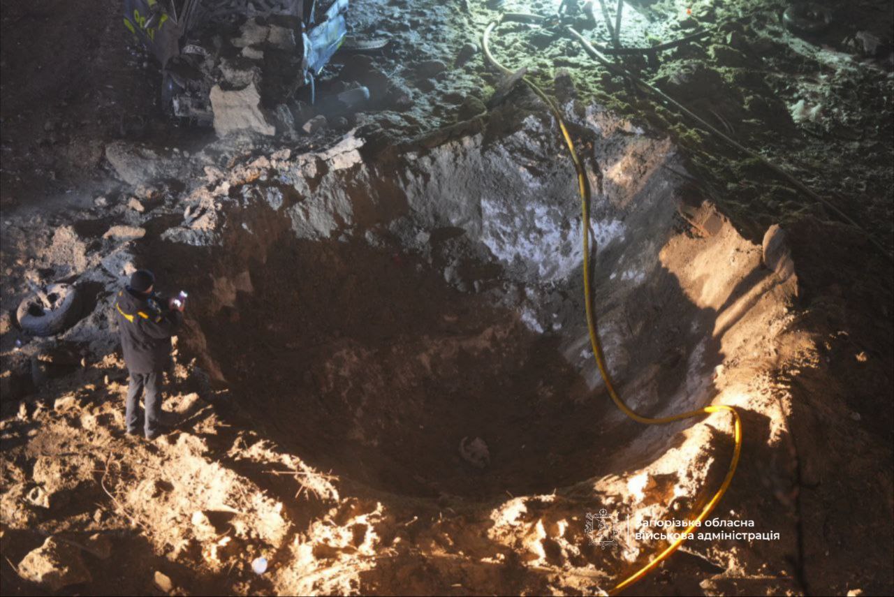 У Запоріжжі – "приліт" у двір багатоповерхівки: що відомо про наслідки