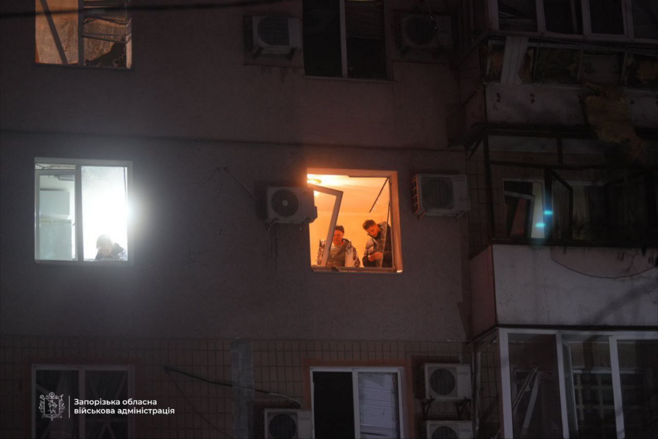 Враг повредил более 10 жилых домов в Запорожье