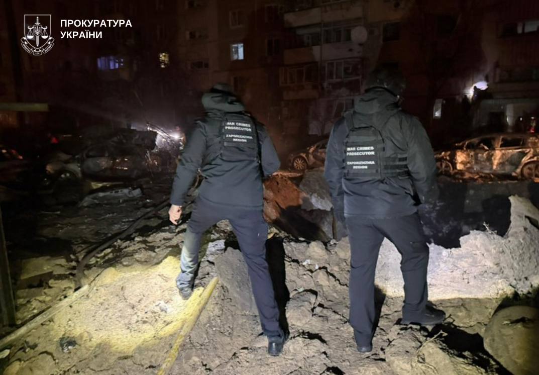 Россияне ударили по спальному району Запорожья около пяти утра, применив, по предварительной информации, реактивную систему залпового огня