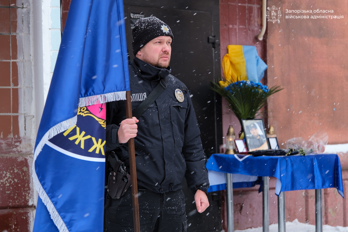 Участник мемориальной церемонии