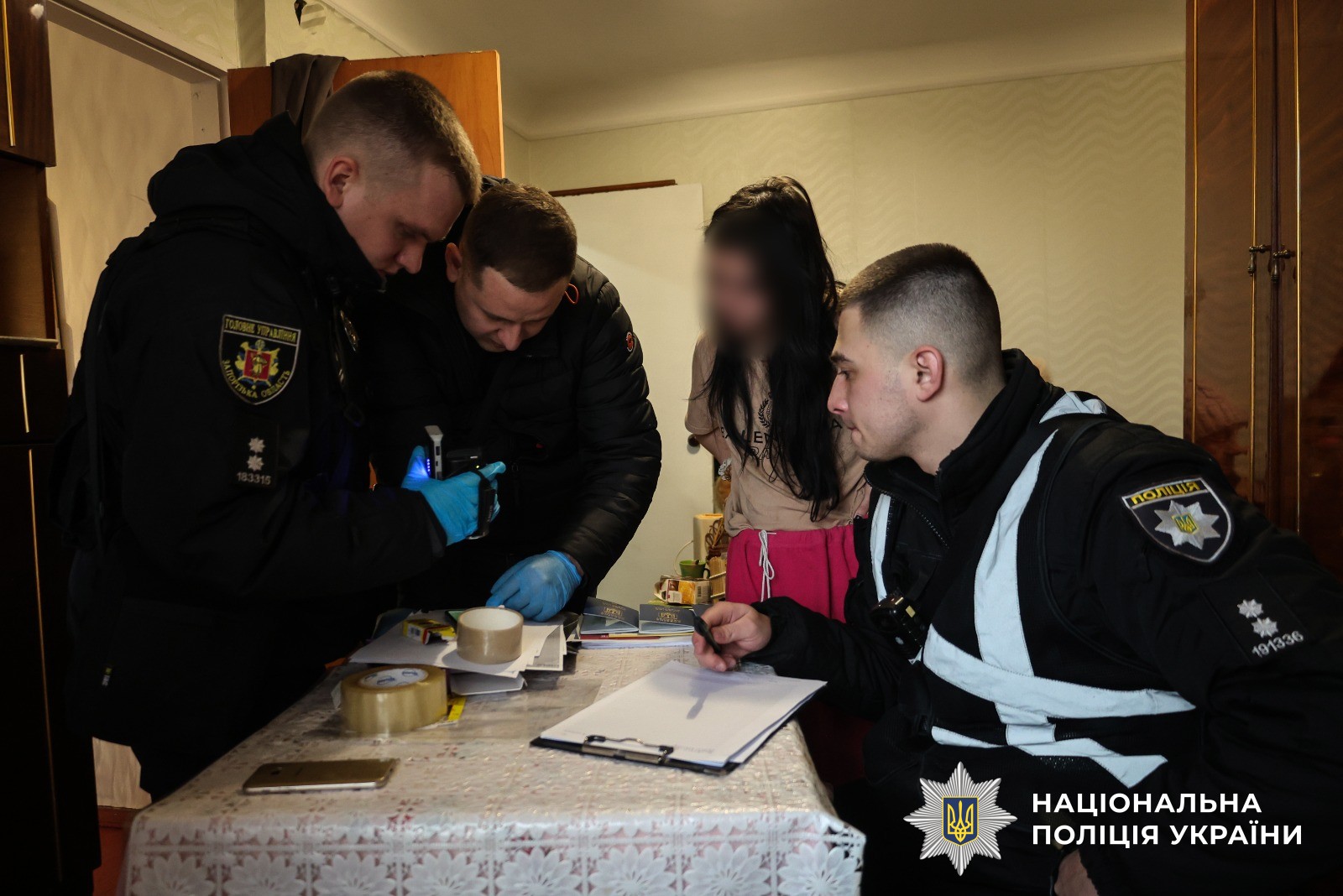 Слідчі дії у підозрюваної в торгівлі дитиною